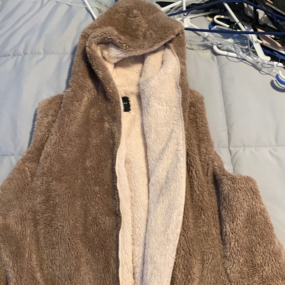 Sleeveless soft jacket